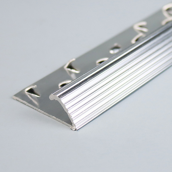 Parqueter le tapis en aluminium argenté en métal de décoration de profil de mur affilant l'équilibre installant pour le plancher de bande